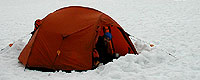 Camp im Schnee neben der Htte
